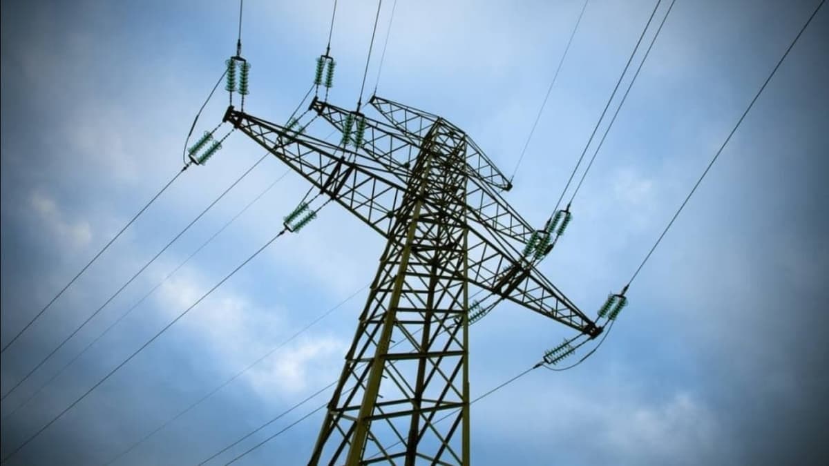 Kuchli yomg‘ir va qattiq shamol Qoraqalpog‘iston va Xorazmning ayrim hududlarini elektrsiz qoldirdi
