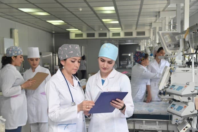 O‘zbekistonda tibbiyot xodimlari qancha oylik oladi?