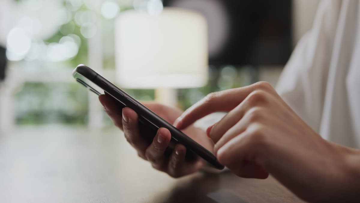 Onaning telefondan ko‘p foydalanishi bolaga qanday ta’sir qiladi?