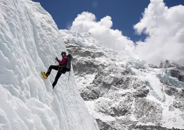 Nepal tajribasiz alpinistlarga Everestga chiqish uchun ruxsat bermaydi