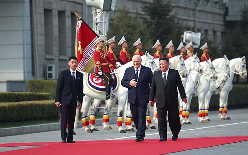 Lukashenko ilk bor KXDRga tashrif buyurdi
