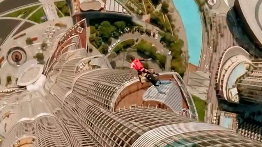 Dubay valiahd shahzodasi dunyodagi eng baland binodan parashyutda sakradi