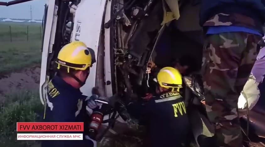 Piskentda avtomobil salonida qisilib qolgan haydovchi qutqarildi