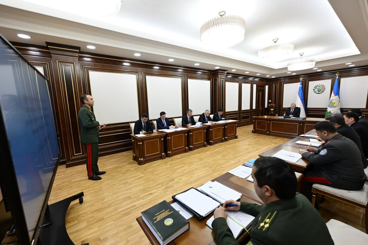 Bojxona postlarida yengil avtomobil va avtobuslar uchun qizil va yashil yo‘laklar joriy qilinishi mumkin