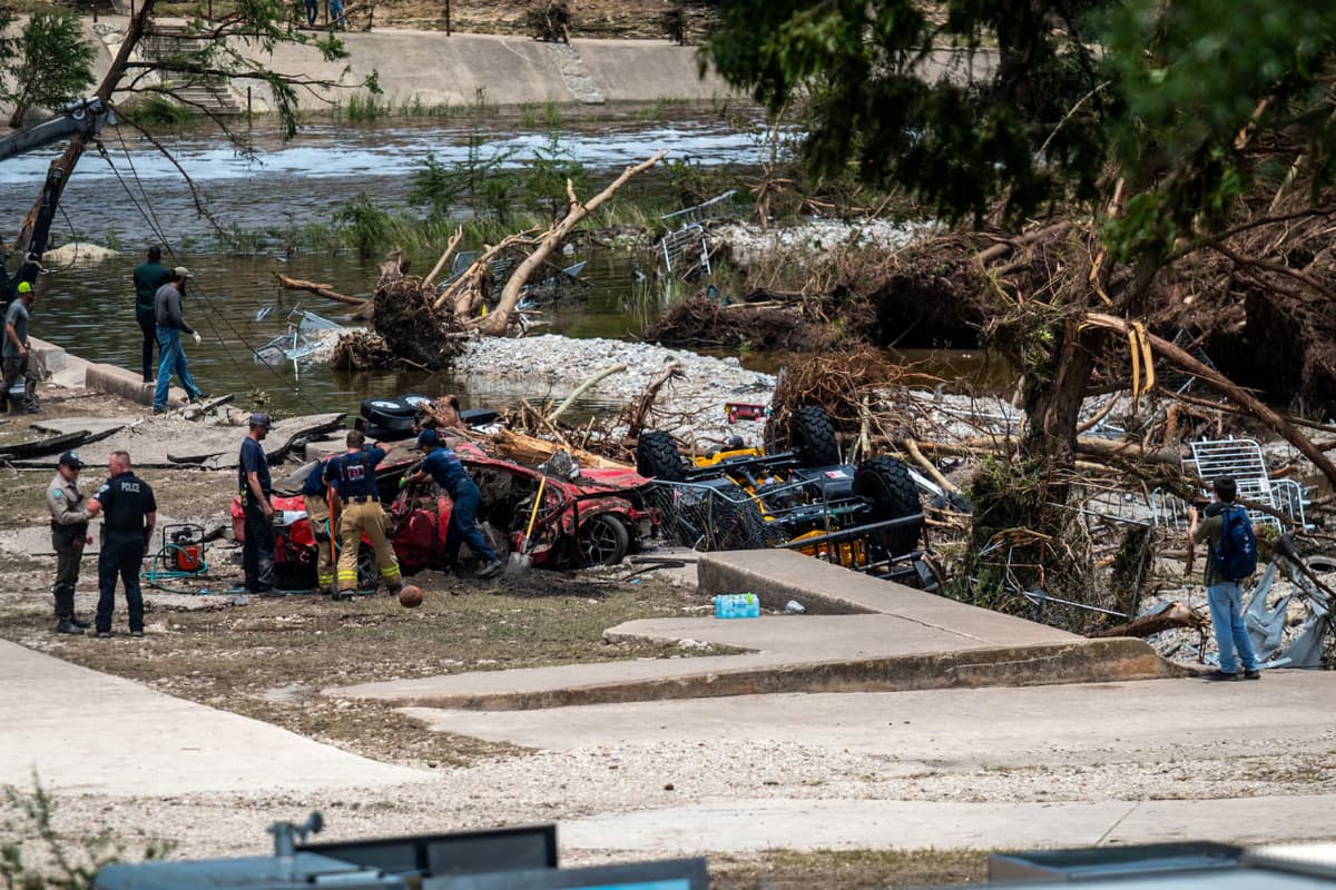 Texasda suv toshqini qurbonlari soni 78 kishiga yetdi