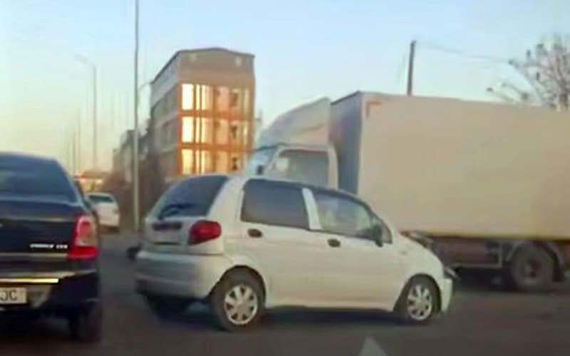 Sergelida YTH: “Matiz” va Hongqi to‘qnashdi