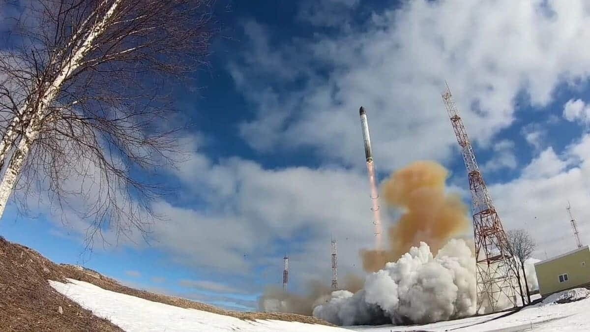 Zamonaviy urushdagi yangi omil: 10 ta eng qudratli raketa