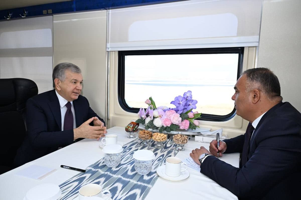 Shavkat Mirziyoyev Samarqanddan Urgutga poyezdda bordi