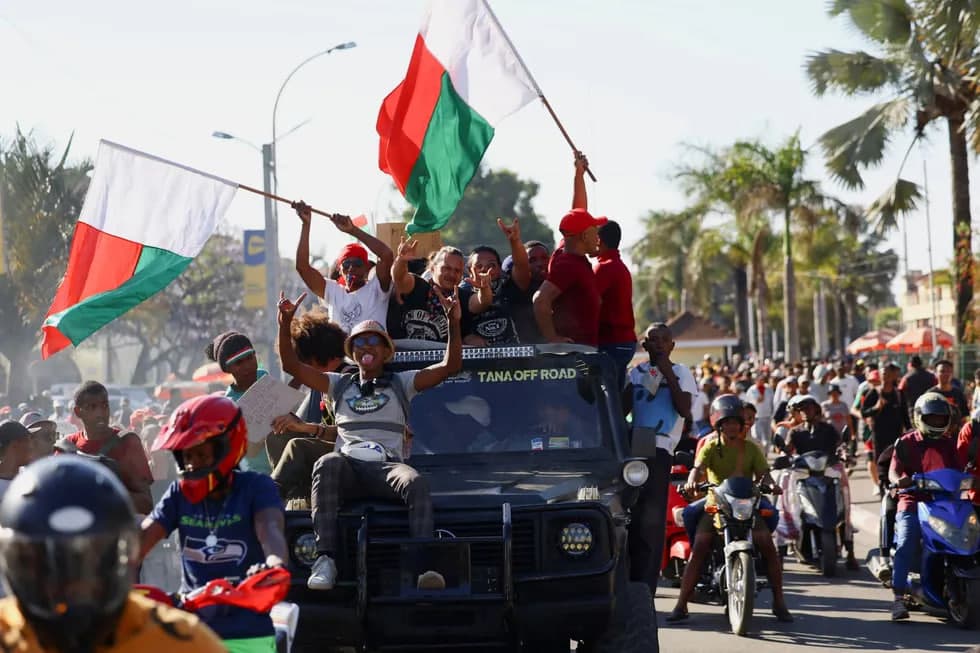 Madagaskarda prezident ag‘darildi. U mamlakatdan qochib ketdi