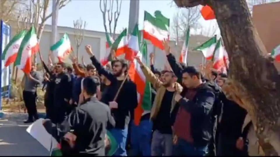 Eronda talabalar hukumatga qarshi yangi namoyishlar uyushtirdi