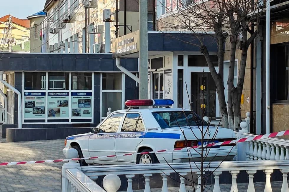 Anapada talaba miltiq bilan texnikumga hujum qildi. Qo‘riqchi o‘ldirilgan