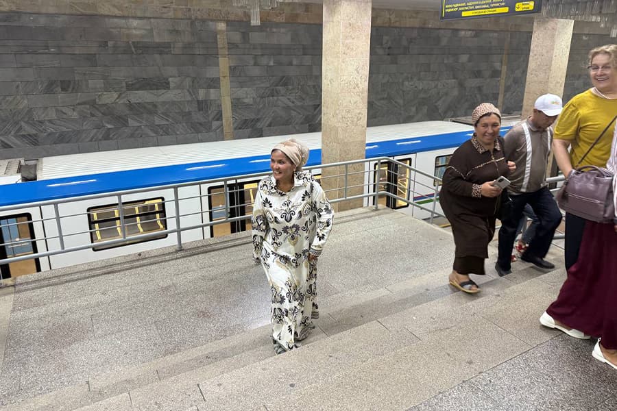 Murodga yetaklagan umid: Toshkentni ko‘rishni orzu qilgan farg‘onalik ayol metroda ham sayr qildi