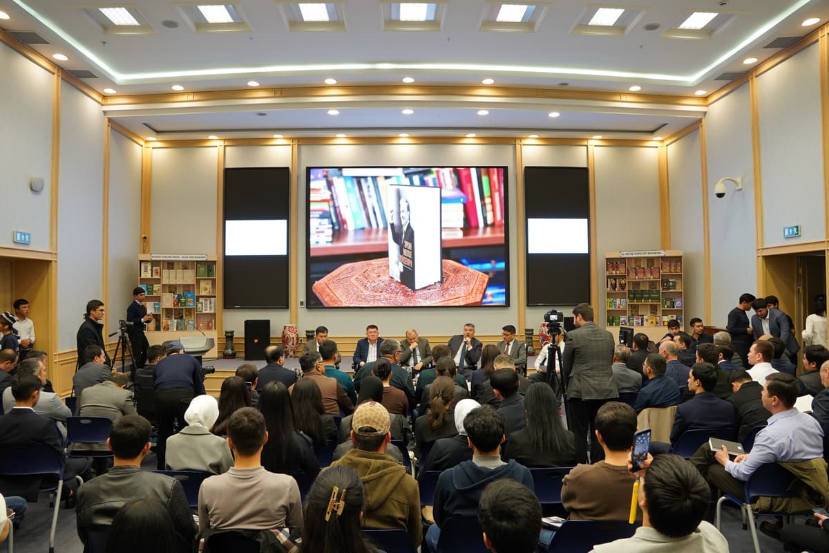 Siyosatshunos Kamoliddin Rabbimov “Erkin millat poydevori” nomli kitobini taqdim etdi