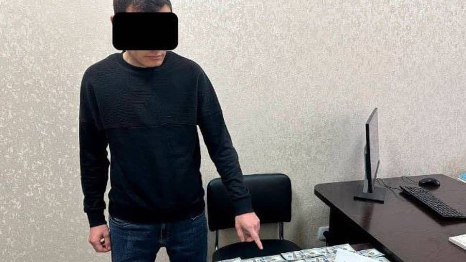 Toshkentda kadastr xodimi 5 ming dollar pora bilan qo‘lga tushdi