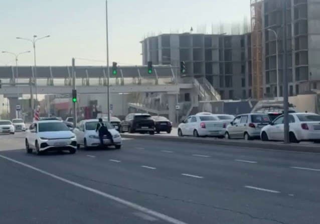Toshkentda Gentra haydovchisi YPX xodimini kapotida sudrab ketdi. Uning hisobida 144 ta qoidabuzarlik borligi aniqlangan