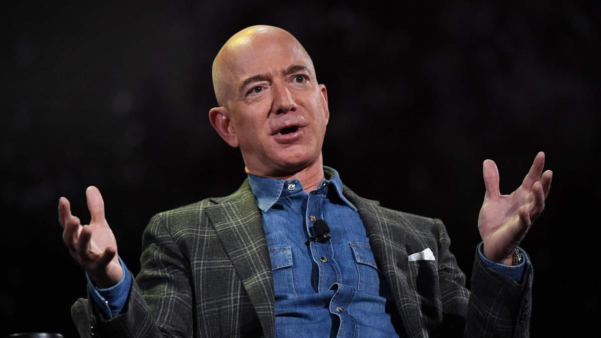 Jyeff Bezos Trampning g‘azabini keltirmaslik uchun iqlim bo‘yicha tashkilotni moliyalashtirishni to‘xtatdi