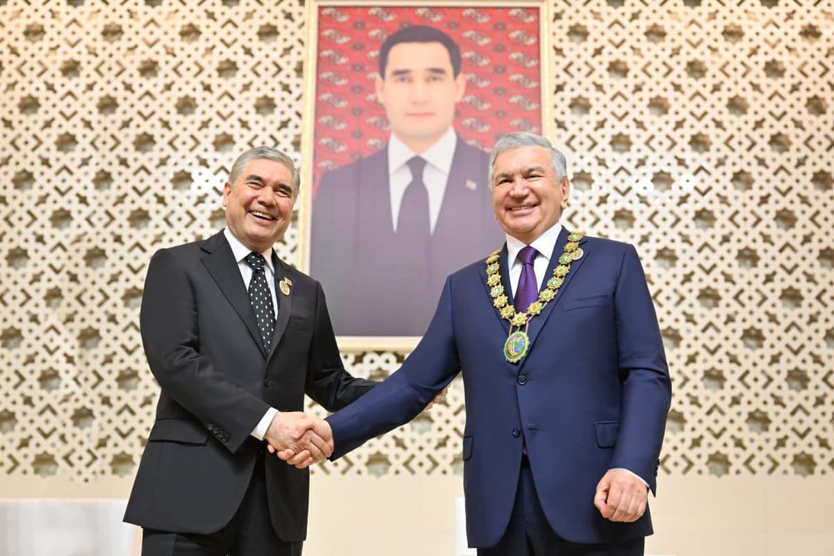 O‘zbekiston prezidenti Turkmaniston ordeni bilan mukofotlandi
