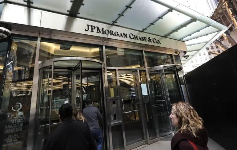 WSJ: JPMorgan Rossiyadan yuborilgan 2 mlrd dollarni muzlatib qo‘ydi