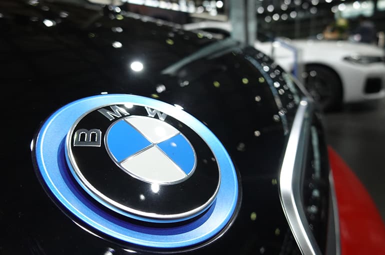 Alibaba va BMW birgalikda Xitoydagi avtomobillar uchun sun’iy intellekt ishlab chiqadi