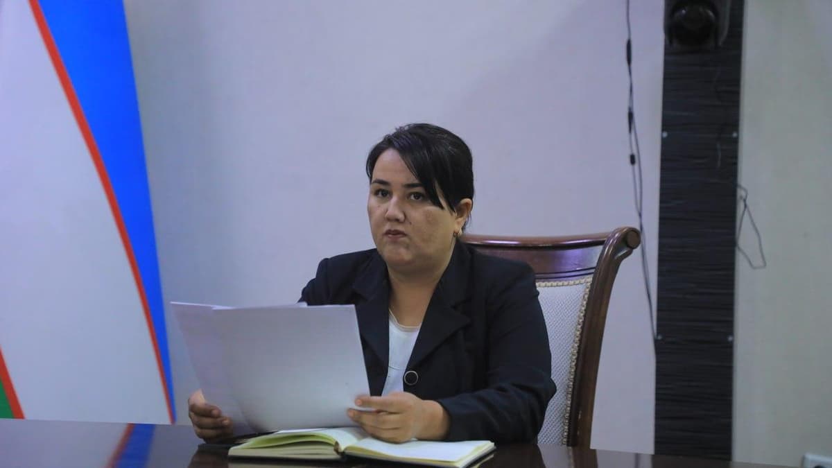 “Ayolmisan-yo‘qmi, noinsof?” – Sariosiyo hokimi o‘rinbosari mahalla faollarini paxta terimiga majburlamoqda