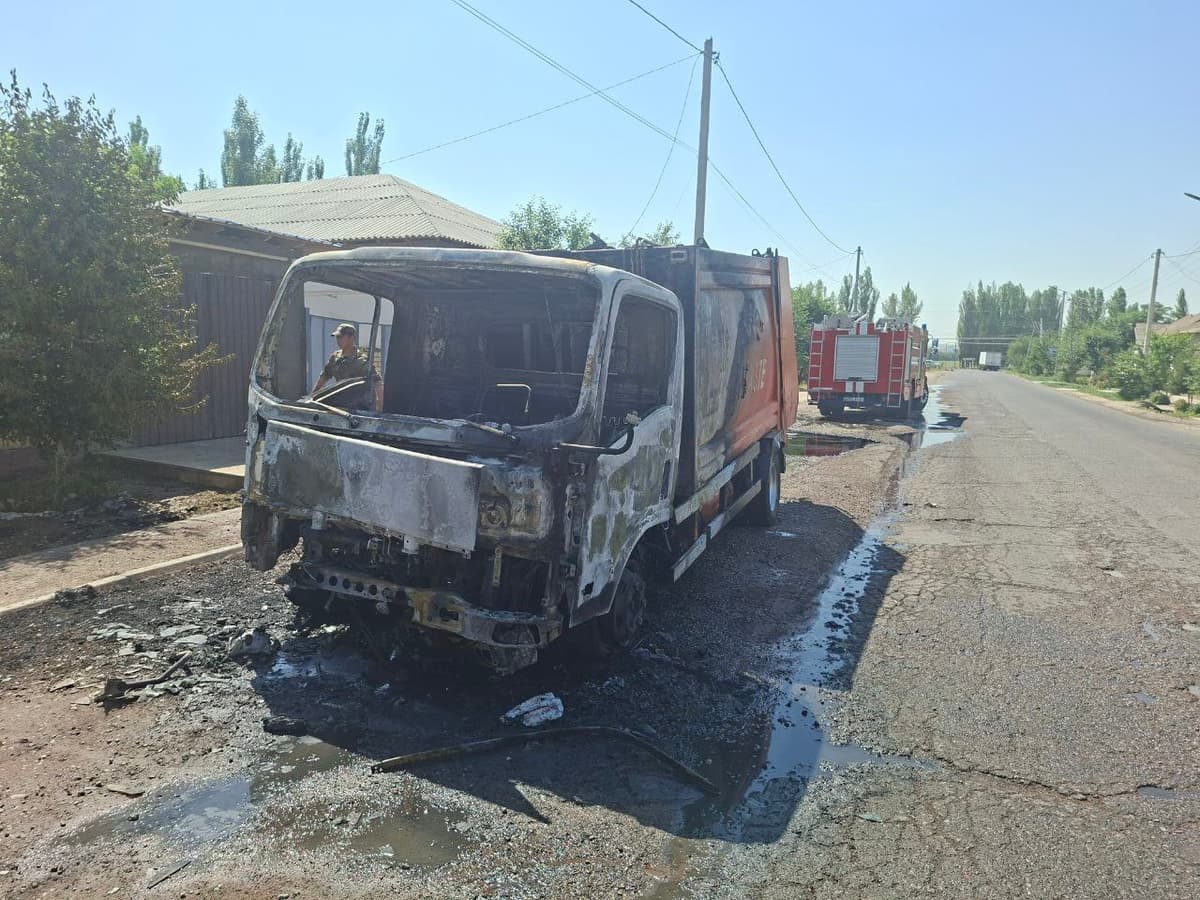 Toshkent viloyatida maxsus yuk avtomobili yonib ketdi