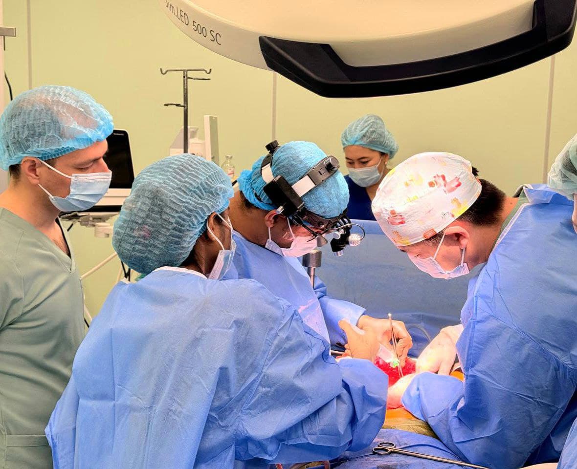 Milliy tibbiyot markazida bir vaqtda 3 ta jigar transplantatsiyasi o‘tkazildi