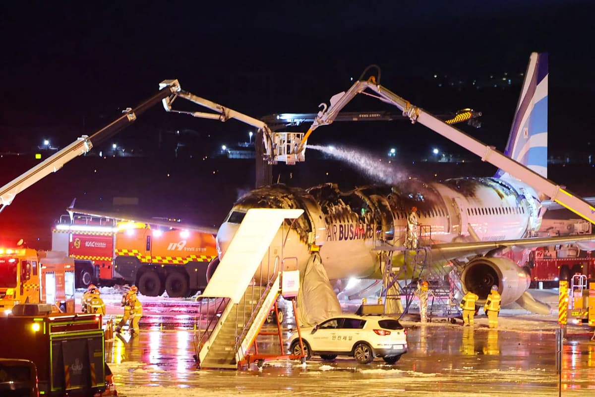 Janubiy Koreya aeroportida samolyot yonib ketdi
