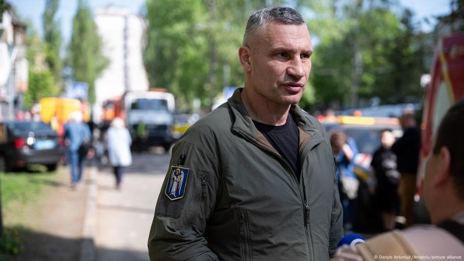 Vitaliy Klichko Ukrainada chaqiruv yoshini pasaytirishga chaqirdi