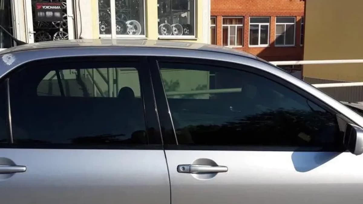 Xorijiy avtoulovlar uchun “tonirovka” bo‘yicha yangi tartib joriy etildi