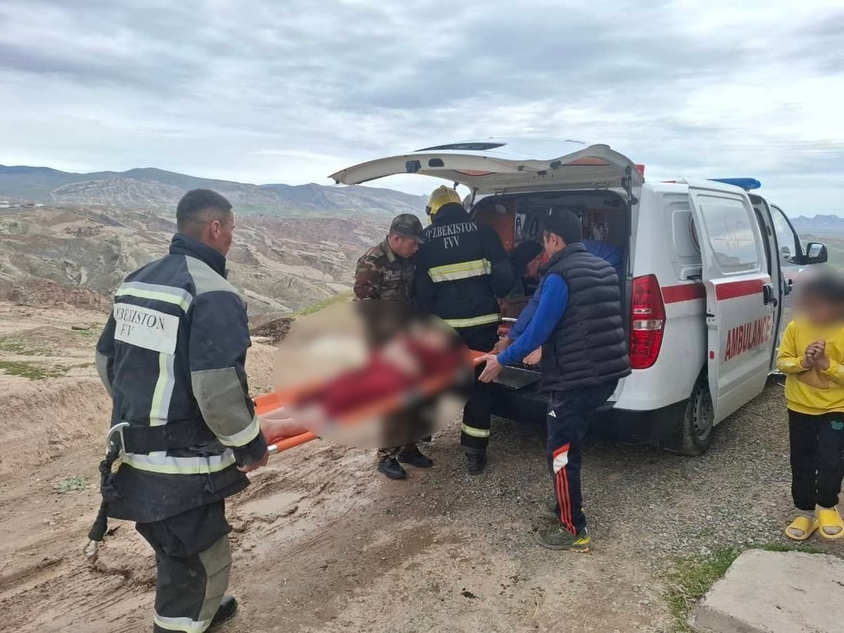 В Байсуне спасли женщину, упавшую в обрыв