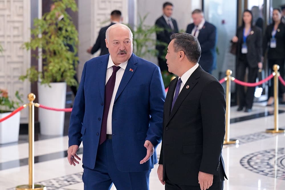 Лукашенко собиқ президент Бакиевни Қирғизистонга бермаслигини айтди