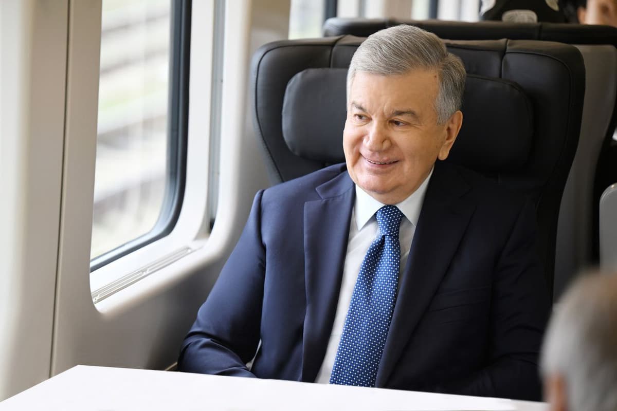 Prezident Narpay tumaniga yangi poyezdda bordi