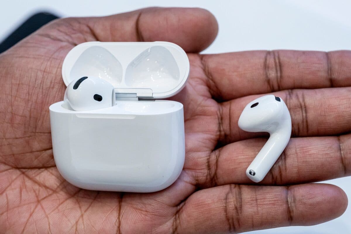 Bloomberg: AirPods quloqchinlari suhbatni real vaqtda boshqa tilga tarjima qilish imkoniyatiga ega bo‘ladi