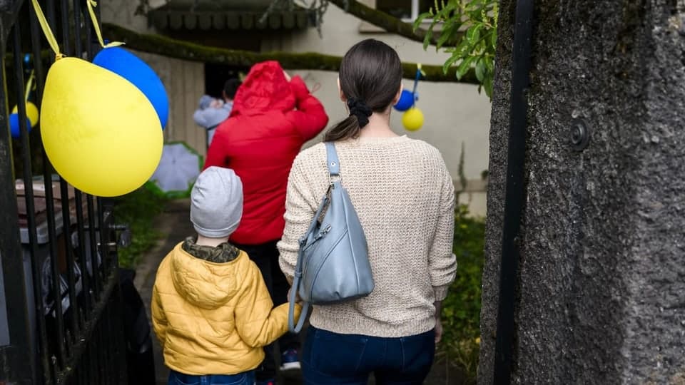 Shveytsariya ukrainalik qochoqlar uchun yangi qoidalarni joriy etmoqda