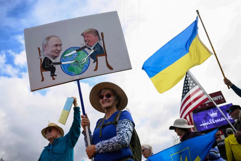 «Ukraina va Alyaska endi hech qachon Rossiyaniki bo‘lmaydi» – sammit arafasida Ankorij ko‘chalaridan fotoreportaj