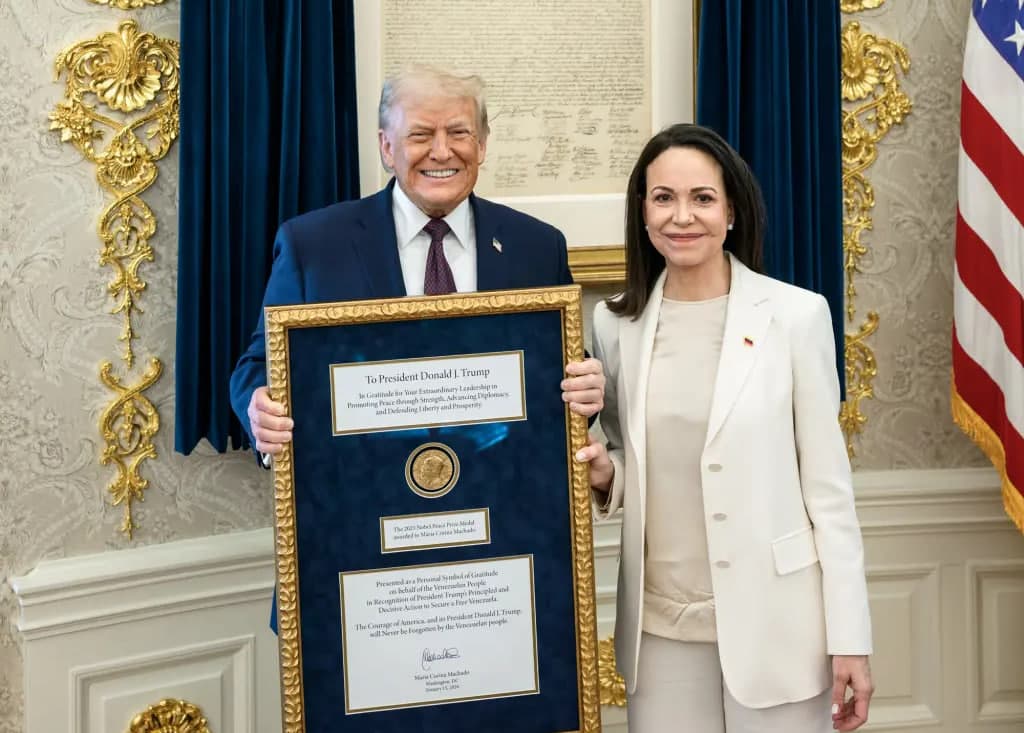 Лидер венесуэльской оппозиции вручила свою Нобелевскую медаль Трампу