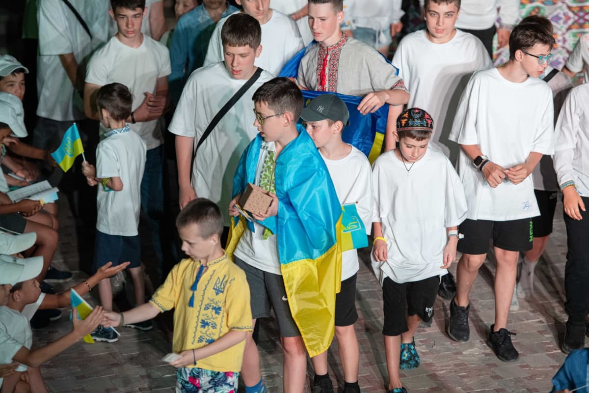 O‘zbekiston ukrainalik bolalarga o‘quv qurollari to‘plamini sovg‘a qildi