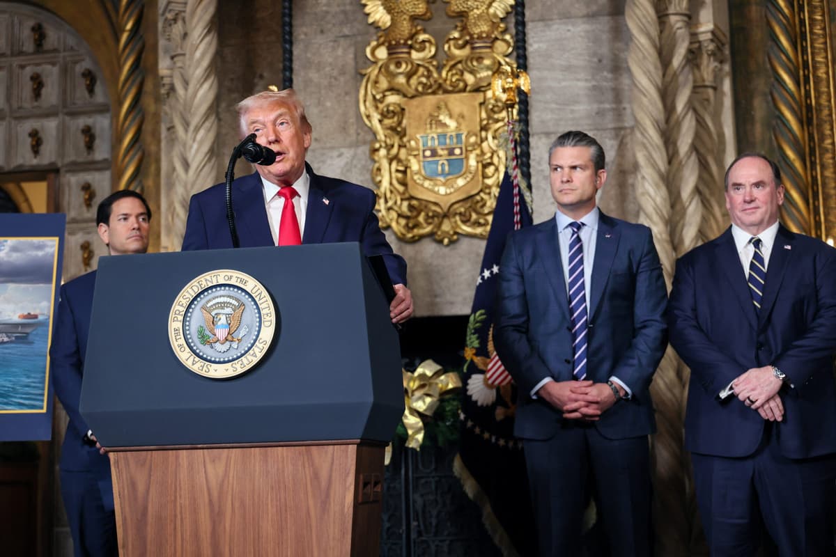 Трамп заявил о создании «золотого флота» с лазерами и рельсотронами