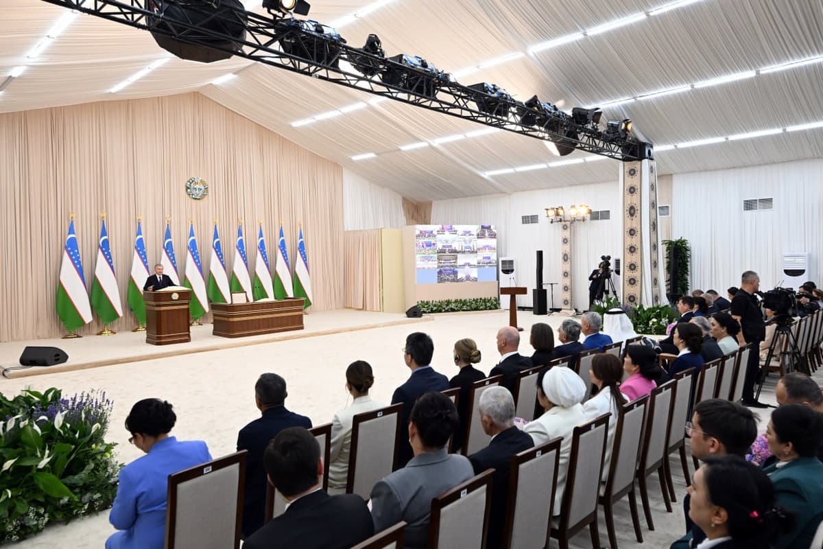 Prezident pedagoglarni yanada qo‘llab-quvvatlashga qaratilgan yangi tashabbuslarni ilgari surdi