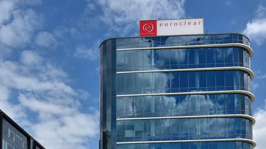 Euroclear Rossiya aktivlarini xavfli qimmatli qog‘ozlarga yo‘naltirishga qarshi chiqdi