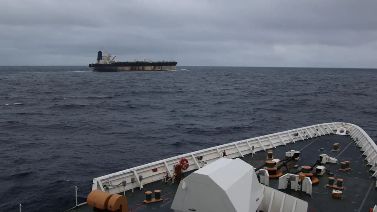 Britaniya “yashirin flot” tankerlarini kuzatish va qo‘lga olish rejasini tayyorlamoqda