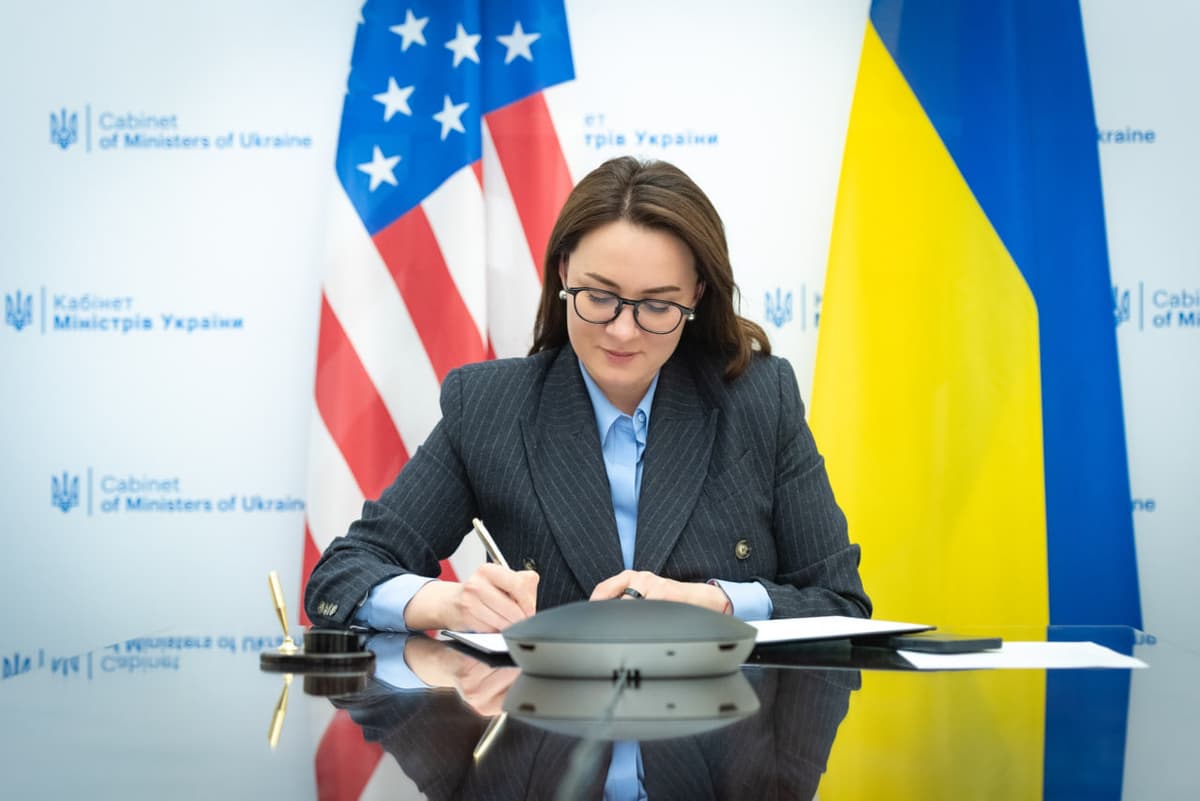 Ukraina va AQSh foydali qazilmalar bo‘yicha shartnoma tuzish niyatida memorandum imzoladi