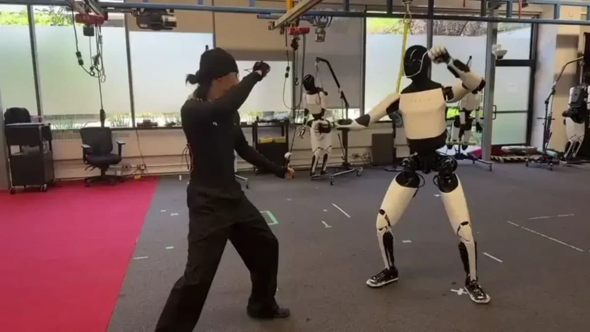 Mask Optimus robotlari kung-fu o‘rganayotganini ko‘rsatdi