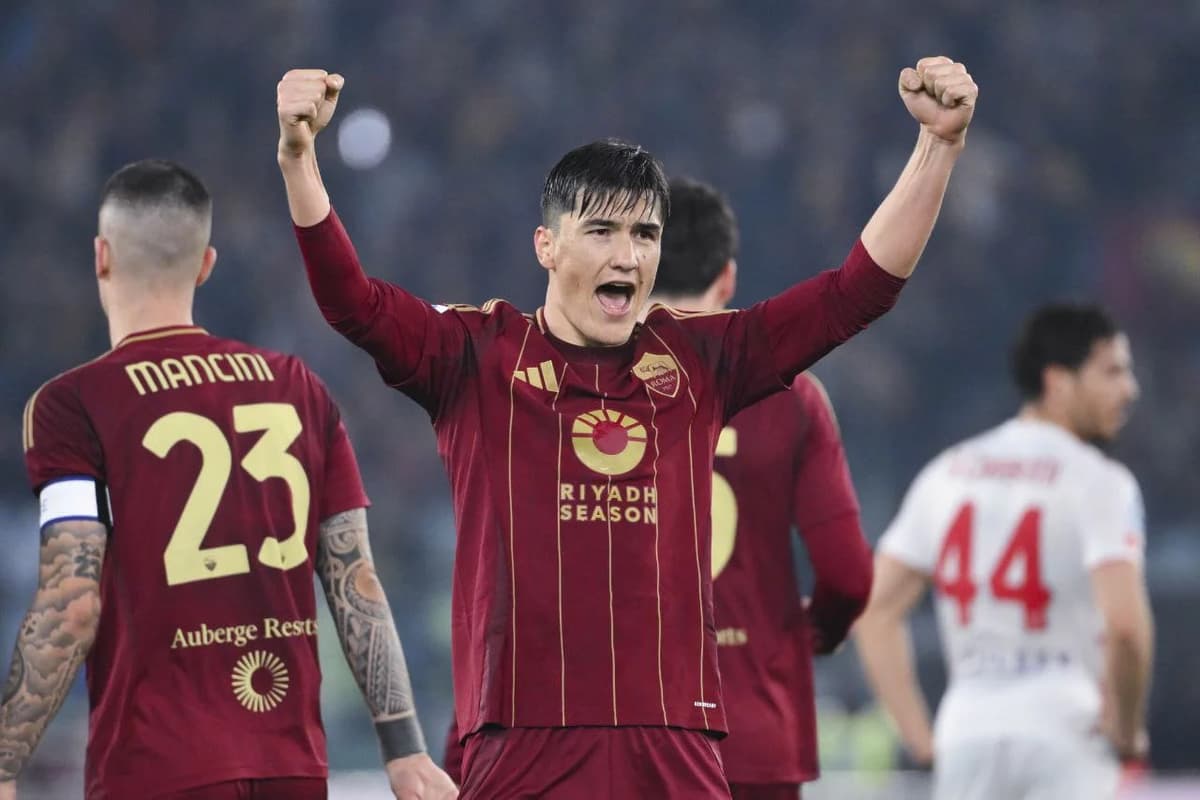 Shomurodov «Roma»da oyning eng yaxshi futbolchisi bo‘lish uchun da’vogar