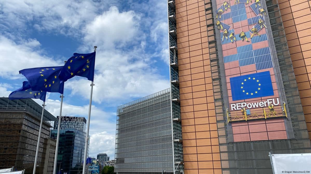 Yevroparlament sobiq deputati Rossiya manfaati uchun pora olganini tan oldi