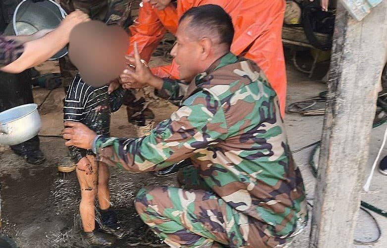 В Намангане спасли 3-летнего ребёнка, упавшего в выгребную яму туалета
