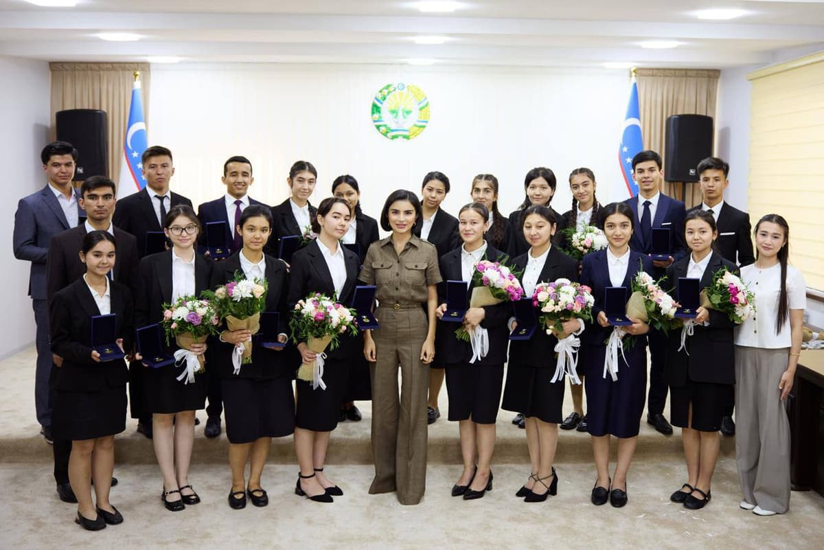 Prezident topshirig‘iga binoan Qo‘shrabotdagi o‘quvchilar uchun 17 ta yangi maktab-avtobusi taqdim etildi - Saida Mirziyoyeva