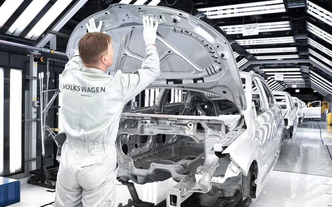 EY: Germaniya avtosanoati bir yilda 50 000 ish joyini qisqartirdi