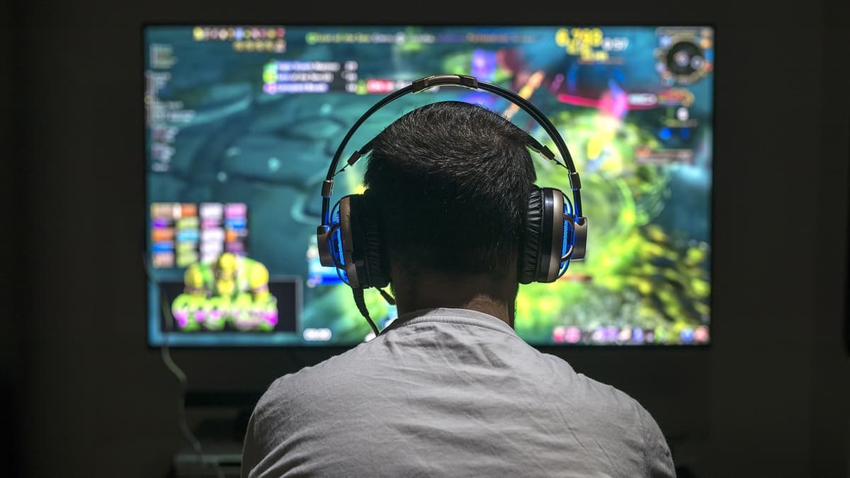 Olimlar videoo‘yinlar va ijtimoiy tarmoqlarning o‘smirlar ruhiyatiga zararini rad etdi