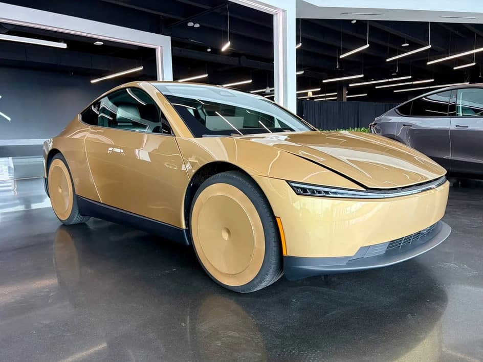 Tesla rulsiz va tepkisiz Cybercab avtomobilini ommaviy ishlab chiqarishni boshladi